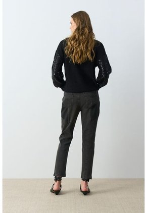 Jean Bota Recta Black En Denim Para Mujer Cortes Cuero Jean Bota Recta Black En Denim Para Mujer Cortes Cuero Gris 12 VÉLEZ