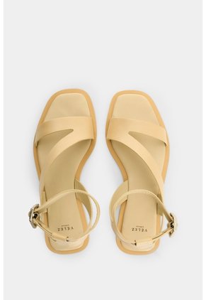 Sandalia Plana En Cuero Con Taches Para Mujer Soren 2.0 Sandalia Plana En Cuero Con Taches Para Mujer Soren 2.0 Crema 35 VÉLEZ
