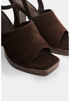 Sandalia Plataforma En Cuero Gamuzado Para Mujer Misak Sandalia Plataforma En Cuero Gamuzado Para Mujer Misak Cafe 40 VÉLEZ