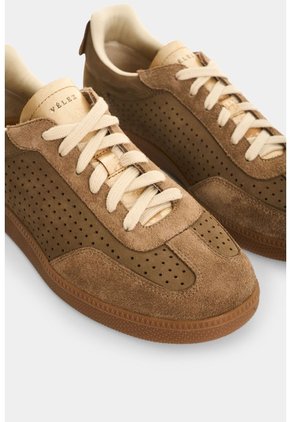 Tenis En Cuero Nobuck Y Carnaza Para Mujer Flair 3.0 Tenis En Cuero Nobuck Y Carnaza Para Mujer Flair 3.0 Tabaco 37 VÉLEZ