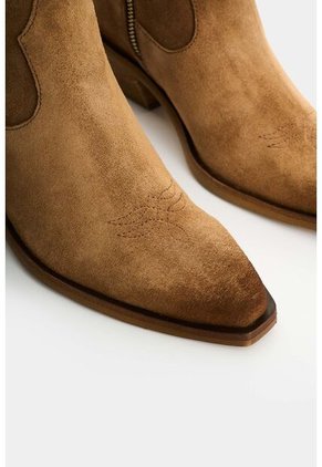 Botines En Gamuza Para Mujer Miski Botines En Gamuza Para Mujer Miski Arena 40 VÉLEZ