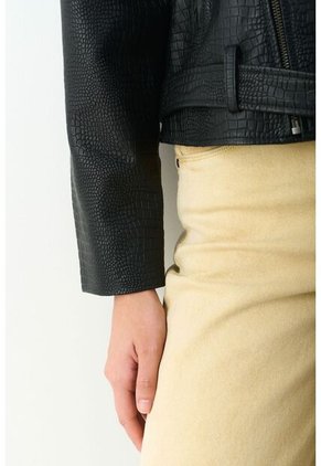 Chaqueta Biker De Cuero Para Mujer Tessa Chaqueta Biker De Cuero Para Mujer Tessa Negro M VÉLEZ