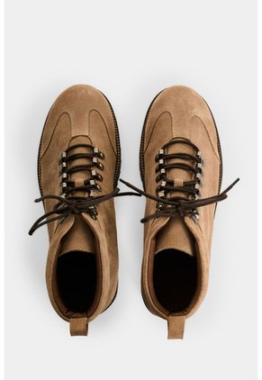 Botas Tipo Hiking En Cuero Gamuzado Para Hombre Cayena Botas Tipo Hiking En Cuero Gamuzado Para Hombre Cayena Tabaco 41 VÉLEZ