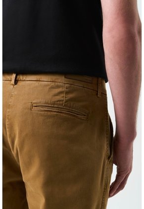 Pantalón Chino Italo Para Hombre Semifitted Pantalón Chino Italo Para Hombre Semifitted Cafe Claro 34 VÉLEZ