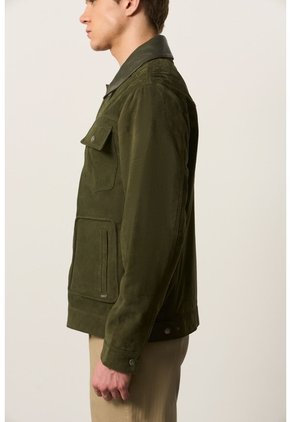 Chaqueta Aron En Gamuza Para Hombre Detalle Cuero Chaqueta Aron En Gamuza Para Hombre Detalle Cuero Verde Oliva XL VÉLEZ