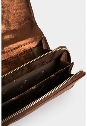 Billetera Palma De Cuero Folia Para Mujer Con Cadena Billetera Palma De Cuero Folia Para Mujer Con Cadena Bronce VÉLEZ