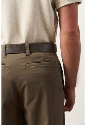Pantalón Relaxed Fit Para Hombre Vega Pantalón Relaxed Fit Para Hombre Vega Tabaco 36 VÉLEZ
