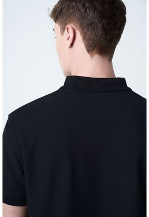 Polo Para Hombre Semi Fit Detalle Jacquard Polo Para Hombre Semi Fit Detalle Jacquard Negro S VÉLEZ
