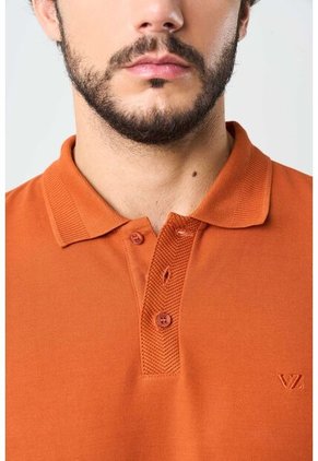 Polo Para Hombre Semi Fit Detalle Jacquard Polo Para Hombre Semi Fit Detalle Jacquard Naranja XS VÉLEZ