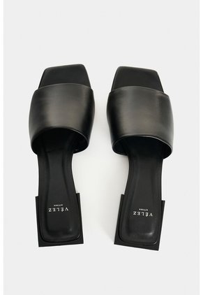 Sandalia Plana En Cuero Para Mujer Caliza Sandalia Plana En Cuero Para Mujer Caliza Negro 35 VÉLEZ
