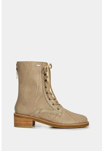 Botines Lirio De Cuero Para Mujer Tipo Militar Beige Botines Lirio De Cuero Para Mujer Tipo Militar Beige 35 VÉLEZ Vélez