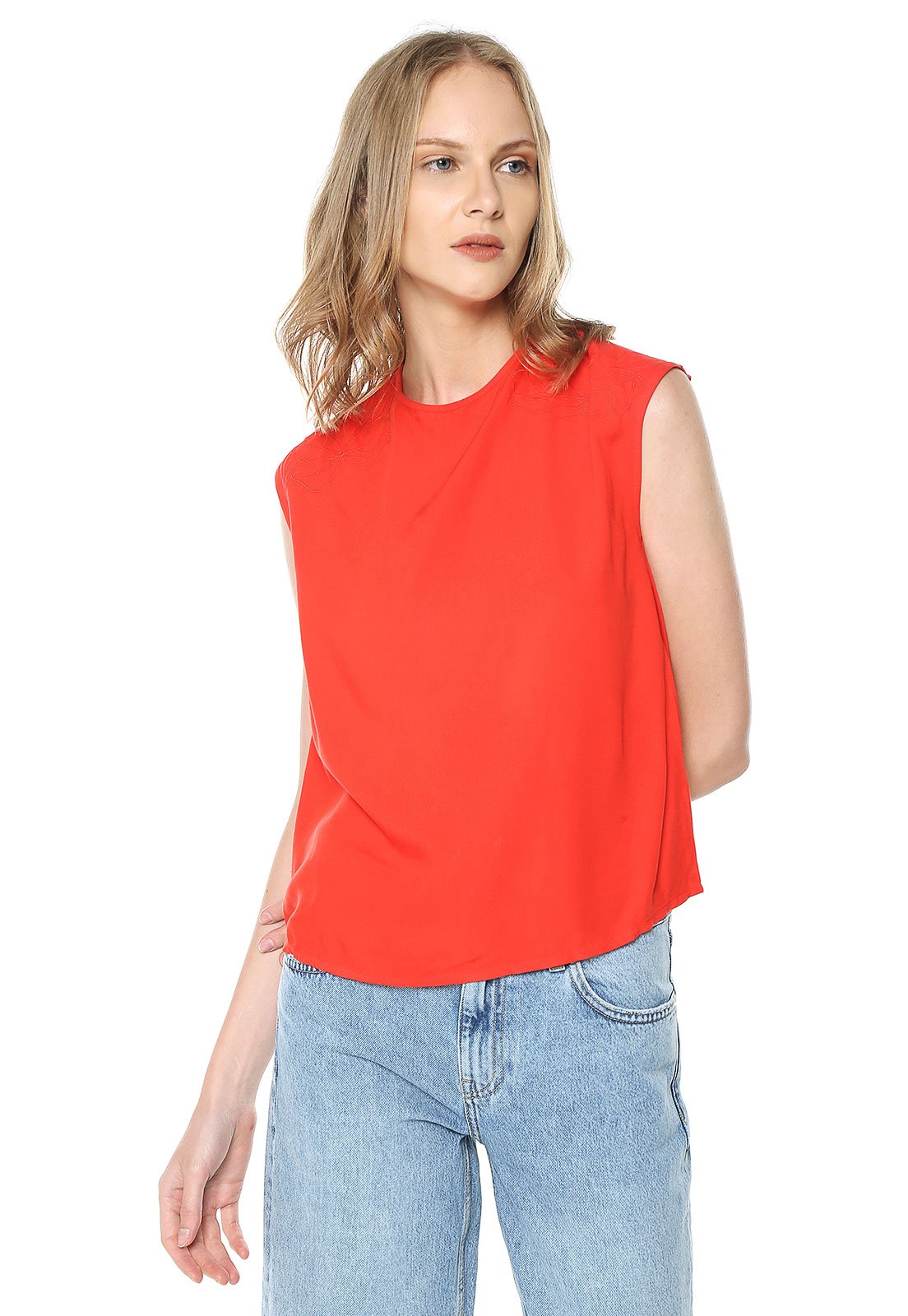 Blusa azul y jeans café
