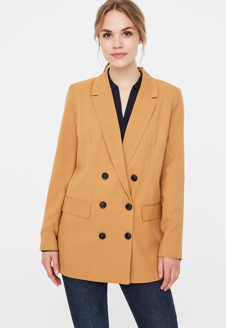 outfit blazer mostaza