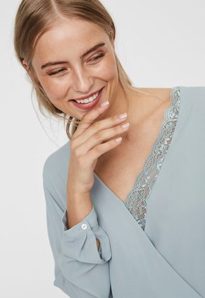 Blusa Azul Oscuro Vero Moda