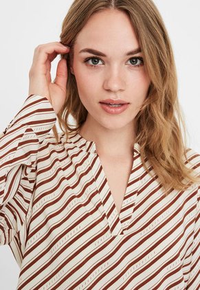 Blusa Beige-Café Vero Moda