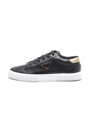 Tenis Negro Vfyn Lorenza 3