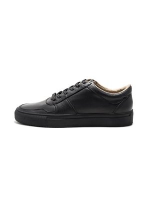 Tenis Negro Vfyn Quest 3