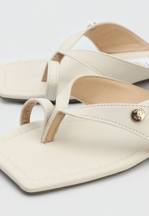 Sandalia Plana Marfil Via Uno