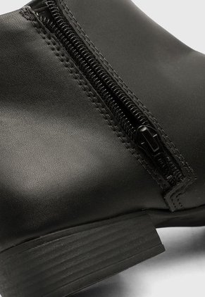 Botines VIA UNO Negro