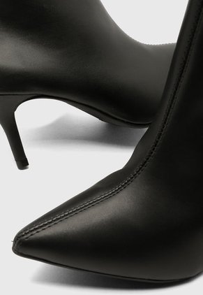 Botines VIA UNO Negro