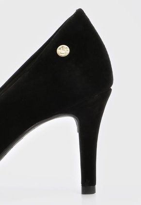 Tacón Alto Negro Via Uno