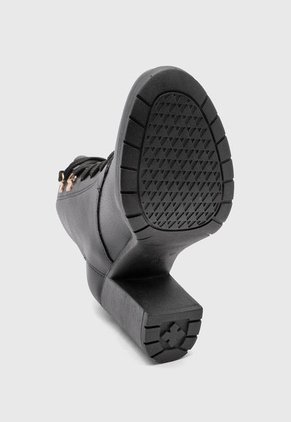 Botines VIA UNO Negro