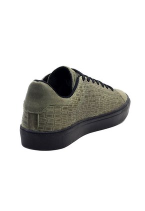 Tenis Cuero Verde VillabonR VT-3016