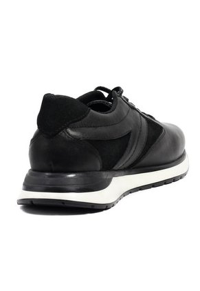 Tenis Cuero Hombre Negro VillabonR VA-3013