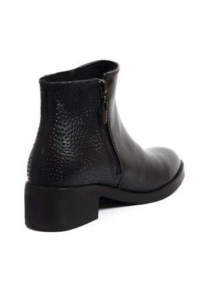 Botin Cuero Mujer Negro VillabonR VBP-5005