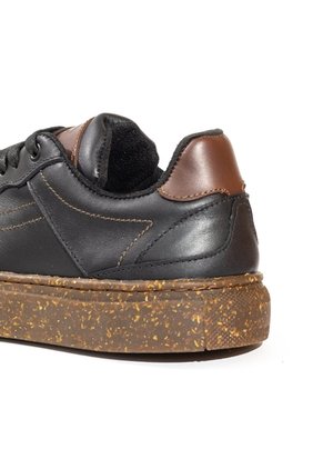 Tenis Cuero Hombre Negro VillabonR VD-3037
