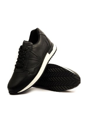 Tenis Cuero Negro VillabonR VA-3002