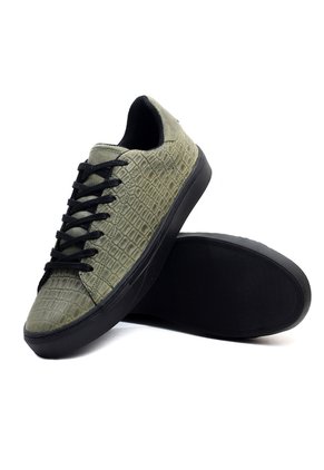 Tenis Cuero Verde VillabonR VT-3016