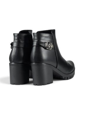 Botín Mujer Negro VillabonR VRB-5202