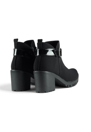 Botín Mujer Negro VillabonR VRB-5205