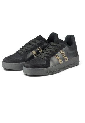 Tenis Mujer Negro VillabonR VRT-3065