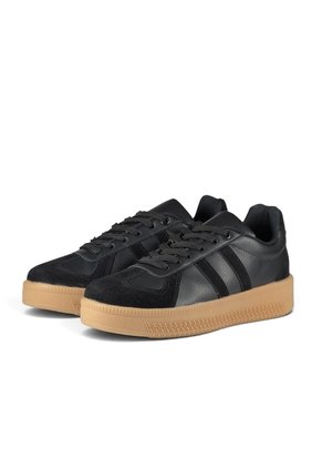Tenis Mujer Negro VillabonR VRT-3067
