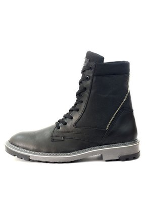 Botas Cuero Negro VillabonR VB-2003
