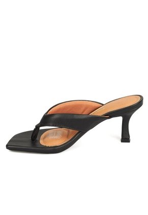 Sandalia Tacon Medio Flip Flop Negro Vizzano