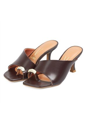 Sandalia Tacon Medio Café-Cacao Vizzano