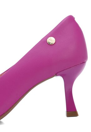 Tacón Medio Violeta Vizzano