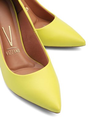 Tacón Alto Amarillo Vizzano