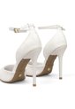 Stiletto Blanco Tacon Alto Mate Con Grabado Floral Vizzano de Vizzano