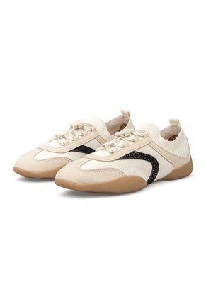 Tenis Blanco Efecto Gamuza Vizzano