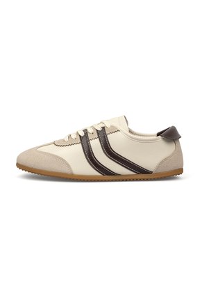 Tenis Blanco Con Detalles Cacao Efecto Gamuza Vizzano