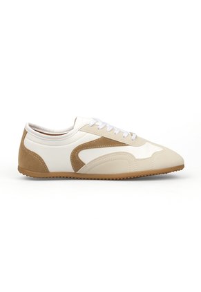 Tenis Blanco Con Detalles Canela Efecto Gamuza Vizzano