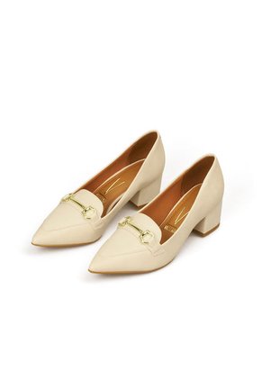 TACON BAJO CALF MARFIL DORADO VIZZANO