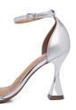 Sandalia Tacón Plateado Vizzano de Vizzano