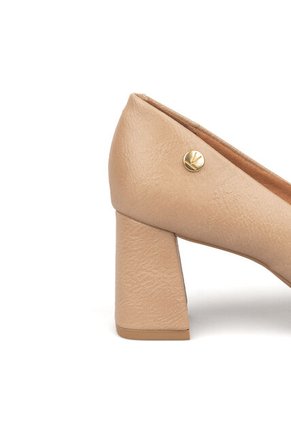 Tacon Medio Cuadrado Beige Vizzano