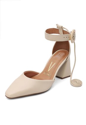 Tacón Medio Crema Vizzano