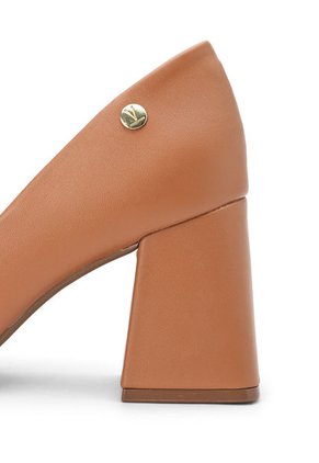 Tacón Medio Café Vizzano